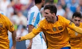 Messi (áo vàng, giữa) mới ghi bàn quyết định giúp Barca đánh bại Malaga. Ảnh: Reuters