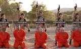 5 phiến quân IS nhí xử tử các tù nhân ở Syria bằng súng. Ảnh: Mirror