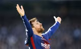 Messi chia vui sau khi ghi bàn trong trận El Clasico. Ảnh: Reuters