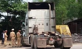 Bị xe đầu kéo đâm chết thảm trước cửa nhà