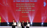 Trao giải cuộc thi cán bộ, đảng viên học tập và làm theo gương Bác Hồ