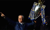 Ranieri và Cup vô địch Ngoại hạng Anh 2015-2016. Ảnh: Reuters