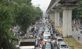 Hà Nội: Ùn tắc kéo dài tại điểm thi công hầm chui Thanh Xuân
