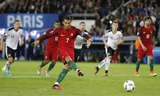 Ronaldo đã thực hiện hỏng một quả phạt đền tại Euro 2016. Ảnh: Reuters