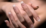 Mẹo giúp móng tay trắng hồng tự nhiên