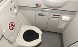 Trong một cuộc khảo sát của Lastminute.com năm 2014, hơn 10% người Anh thừa nhận họ sex trên toilet máy bay. Ảnh: Alamy.