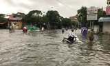 Mưa to diện rộng, thành phố Vinh tê liệt trong biển nước