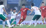 Evan Dimas (số 6) trong một lần đối đầu Công Phượng và các đồng đội ở sân Mỹ Đình.