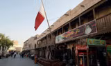 Một cửa hàng ở Doha treo băng rôn quảng cáo in hình Tiểu vương Qatar Sheikh Tamim Bin Hamad Al-Thani ảnh: Naseem Zeitoon 