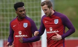 Daniel Sturridge (trái) tập trung cùng tuyển Anh chuẩn bị cho trận giao hữu với Hà Lan