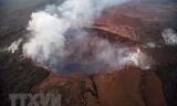 Cột tro bụi được phun ra từ miệng núi lửa Kilauea trên Đảo Lớn ở Hawaii ngày 16/5. (Nguồn: EPA/TTXVN)