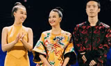 Hoàng Thùy Linh diện áo yếm múa quạt