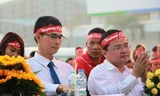 Anh Nguyễn Anh Tuấn, Bí thư Trung ương Đoàn TNCSHCM cùng nhà báo Lý Thành Tâm tham dự buổi khai mạc. 