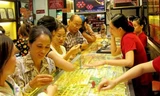 Giá vàng trong nước lao dốc