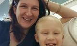 Nolan cùng mẹ. Ảnh: Facebook.