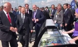 Ông Putin cùng cấp dưới đi ăn kem
