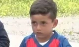 Cậu bé Messi hầu như không rời chiếc áo mang tên cầu thủ Lionel Messi. Ảnh: Kurdistan 24