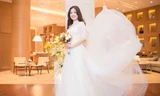 Dương Hoàng Yến rạng rỡ đi chọn váy cưới 