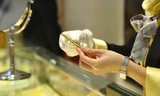 Giá vàng đi ngang, quanh mốc 35 triệu đồng