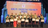 Các doanh nhân xuất sắc nhận bằng khen của UBND thành phố Hà Nội. Ảnh: P.H 