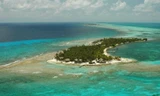 Vụ cướp diễn ra khi du thuyền đang neo đậu gần Middle Long Caye, Belize, phía đông Trung Mỹ. 