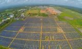 Hình ảnh các tấm pin năng lượng mặt trời tại sân bay Cochin, Ấn Độ. 