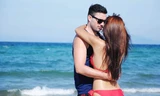 Hà Anh tình tứ với bạn trai Tây trên biển 