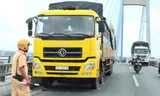 Tài xế dừng xe tải giữa cầu rồi nhảy xuống sông tự vẫn 