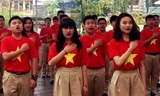Học sinh học cách thể hiện lòng yêu nước bằng hát Quốc ca