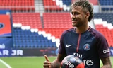 Neymar mới gia nhập PSG và trở thành cầu thủ đắt nhất thế giới.