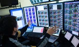 CIS đang mô tả cách anh theo dõi thị trường chứng khoán. Ảnh: Bloomberg