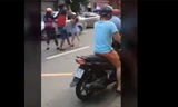 Thanh niên phang cô gái chảy máu đầu sau va chạm xe: Đáng lên án