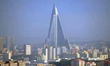 Khách sạn Ryugyong cao 105 tầng với 3.000 phòng. Ảnh: Daily Beast.