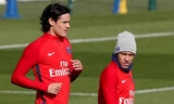 Cavani và Neymar trên sân tập của PSG. Ảnh: Reuters.