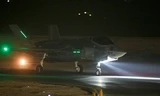 Chiến đấu cơ F-35 hạ cánh xuống căn cứ không quân Nevatim, miền nam Israel, tối 12/12. Ảnh: Reuters.