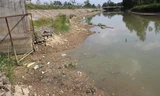 Nguồn nước ô nhiÔ nhiễm tại nơi xả nước thải của Nhà máy Bia Sài Gòn (Gần trạm bơm Cầu Mượu).