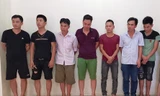 8 đối tượng cá độ bị bắt giữ. Ảnh cơ quan công an cung cấp.