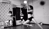 Một ngày trong lớp học của cô giáo dạy múa cột xinh đẹp