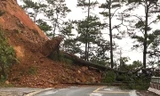 Sạt lở trên đèo Dran nối huyện Đơn Dương với ngõ vào Đà Lạt