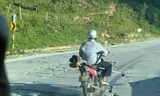 Đường đèo Lò Xo xuất hiện nhiều vết nứt dài, đứt gãy