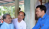 Đoàn công tác T.Ư Đoàn bàn giao công trình thanh niên và thăm Mẹ Việt Nam anh hùng tại Quảng Ngãi