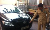 Chiếc xe Camry mang biển số không do cơ quan có thẩm quyền cấp. 
