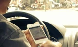 Tài xế taxi Uber lúc nào cũng có Smartphone để… hành nghề.