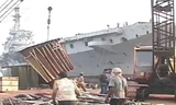 Ấn Độ 'xẻ thịt' tàu sân bay đầu tiên
