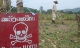 Một hoạt động rà phá bom mìn ở Lào. Ảnh: natocouncil.ca.