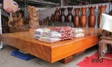 Sập gỗ, bàn ghế trăm triệu về Hà Nội