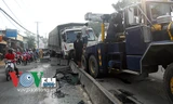 Hiện trường xe tải 16 tấn đâm gần 10 đoạn dải phân cách.