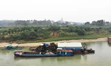 Vụ đua nhau hút cát trên sông Lô: Tạm dừng hoạt động khai thác của một doanh nghiệp 