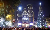 Nhà thờ Lớn là nơi tập trung nhiều người tới đón không khí Giáng sinh nhất tại Hà Nội - Ảnh: Như Ý
