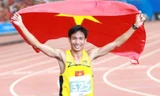 Nguyễn Văn Lai đã bảo vệ thành công danh hiệu ĐKVĐ đồng thời phá sâu kỷ lục SEA Games ở cự ly 5000m. Ảnh: Quốc Khánh TTXVN